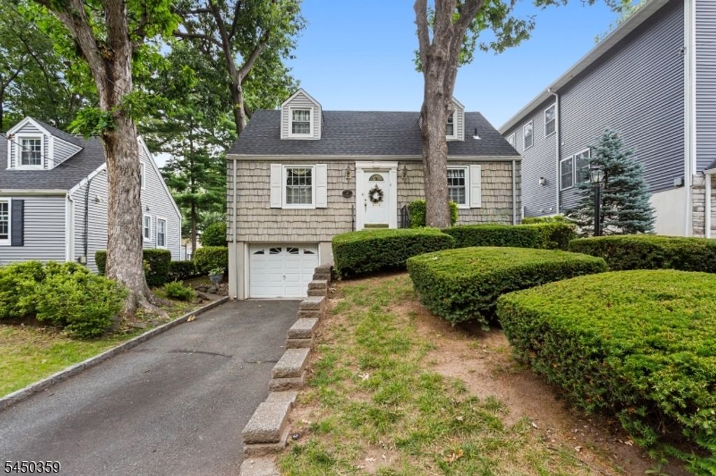45 Cleveland Ave, Hasbrouck Heights Boro, NJ 07604