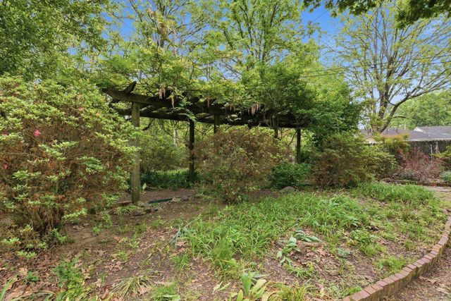 7311 W markham Street, Little Rock, AR 72205