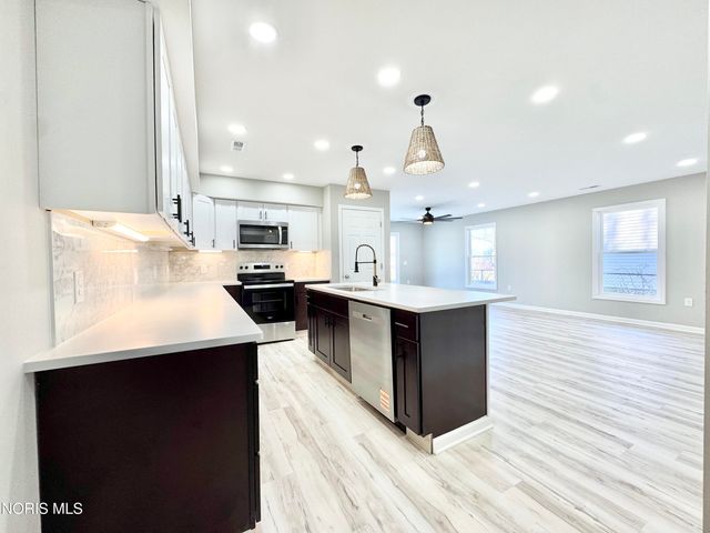 306 Dillrose Drive, Northwood, OH 43619