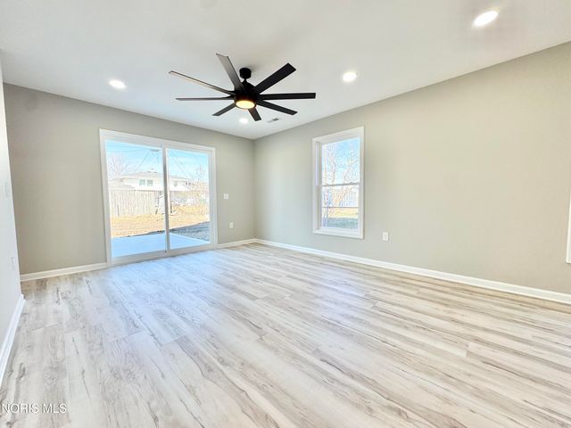 306 Dillrose Drive, Northwood, OH 43619