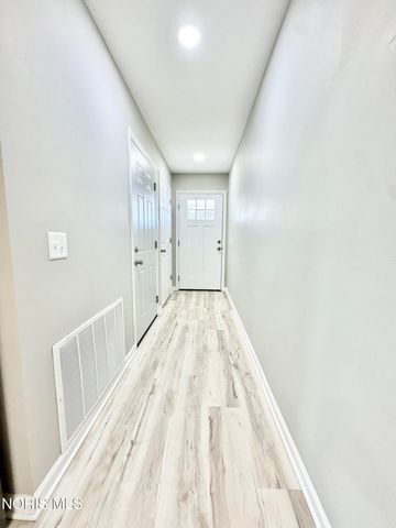 306 Dillrose Drive, Northwood, OH 43619