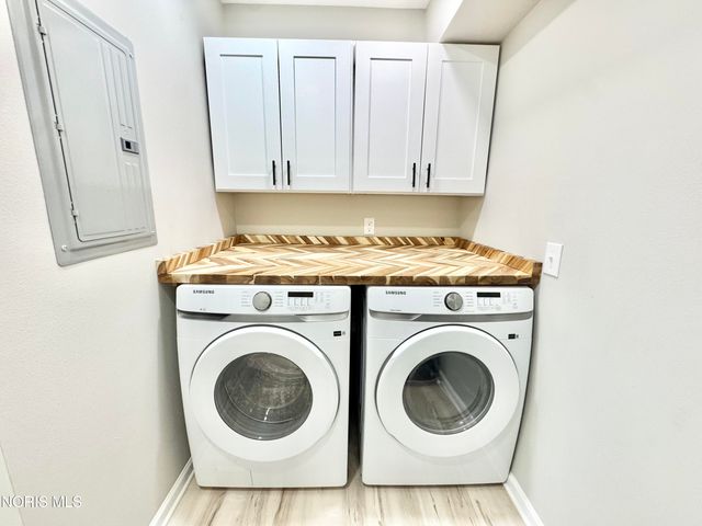 306 Dillrose Drive, Northwood, OH 43619