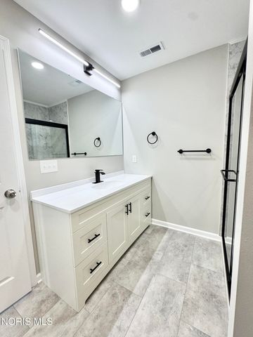 306 Dillrose Drive, Northwood, OH 43619