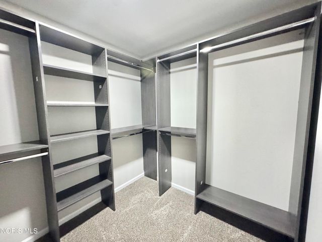 306 Dillrose Drive, Northwood, OH 43619