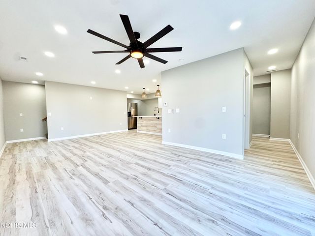 306 Dillrose Drive, Northwood, OH 43619