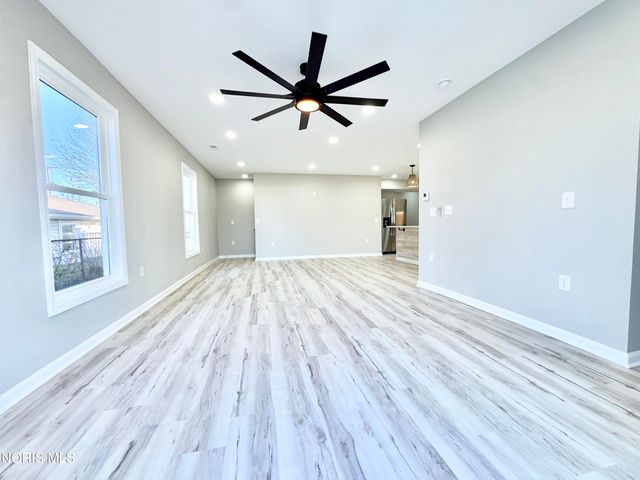 306 Dillrose Drive, Northwood, OH 43619