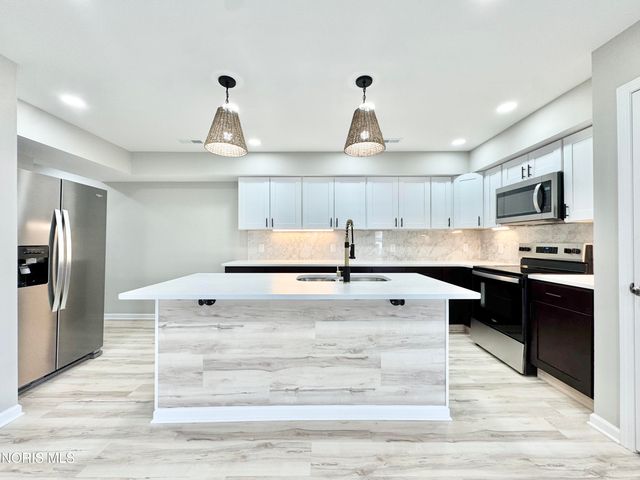 306 Dillrose Drive, Northwood, OH 43619