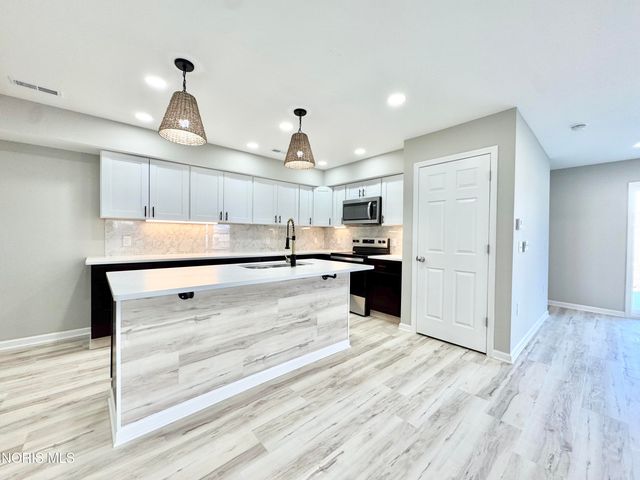 306 Dillrose Drive, Northwood, OH 43619