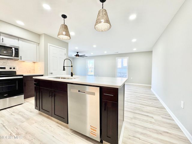 306 Dillrose Drive, Northwood, OH 43619