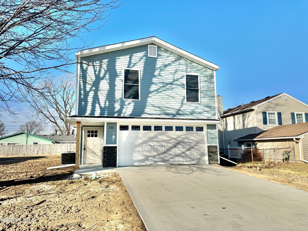 306 Dillrose Drive, Northwood, OH 43619