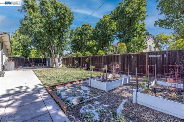 1766 Risdon Rd, Concord, CA 94518