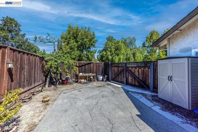 1766 Risdon Rd, Concord, CA 94518
