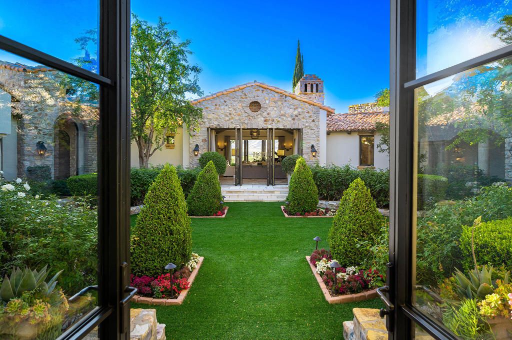 Image 27 of property listing at 119 Navtem Place, Palm Desert, CA 92260