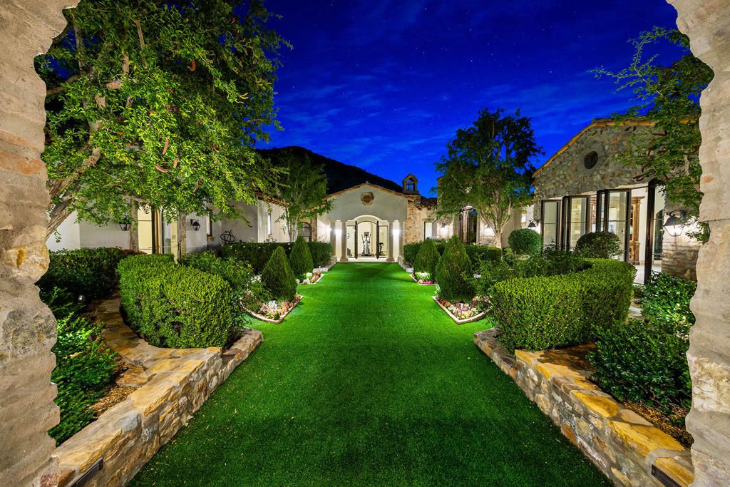 Image 35 of property listing at 119 Navtem Place, Palm Desert, CA 92260