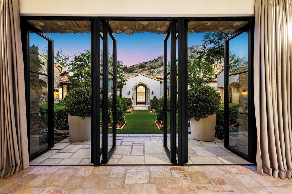 Image 6 of property listing at 119 Navtem Place, Palm Desert, CA 92260