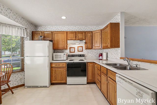 1581 Castlemaine Drive 2, Holland Twp, MI 49464