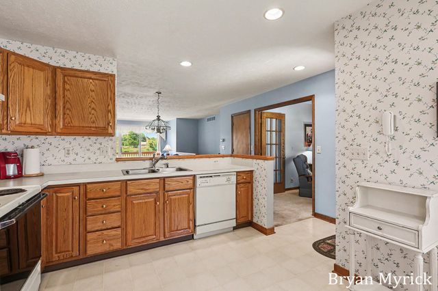 1581 Castlemaine Drive 2, Holland Twp, MI 49464