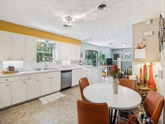 8125 Hunnicut Road, Dallas, TX 75228
