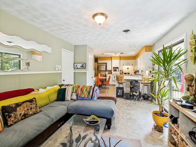 8125 Hunnicut Road, Dallas, TX 75228