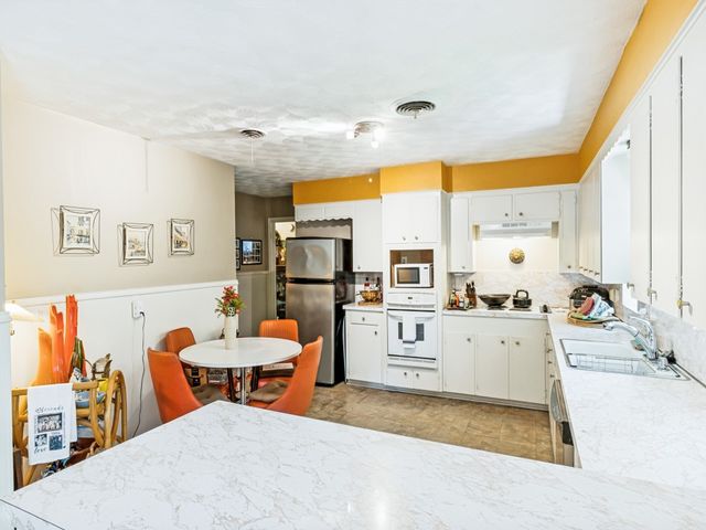 8125 Hunnicut Road, Dallas, TX 75228