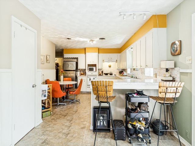 8125 Hunnicut Road, Dallas, TX 75228
