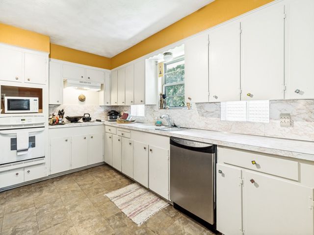 8125 Hunnicut Road, Dallas, TX 75228