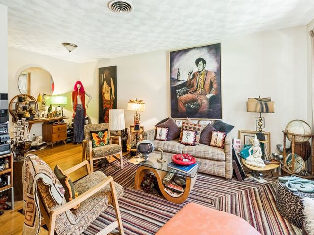 8125 Hunnicut Road, Dallas, TX 75228