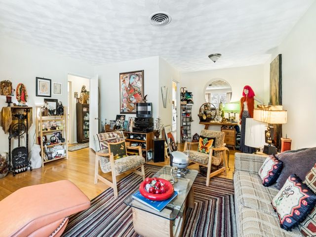 8125 Hunnicut Road, Dallas, TX 75228