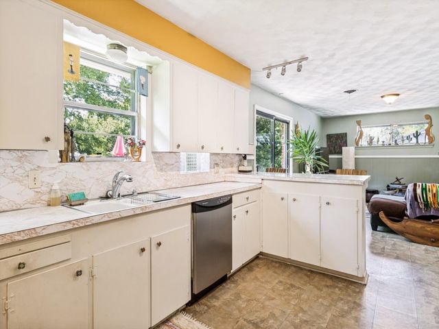 8125 Hunnicut Road, Dallas, TX 75228