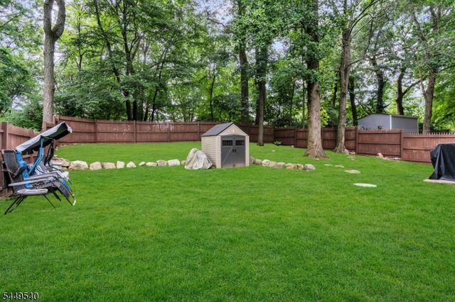 23 Leo Ave, Hopatcong Boro, NJ 07874