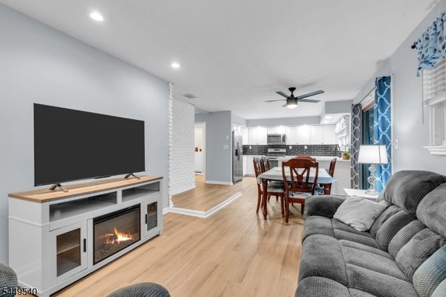 23 Leo Ave, Hopatcong Boro, NJ 07874