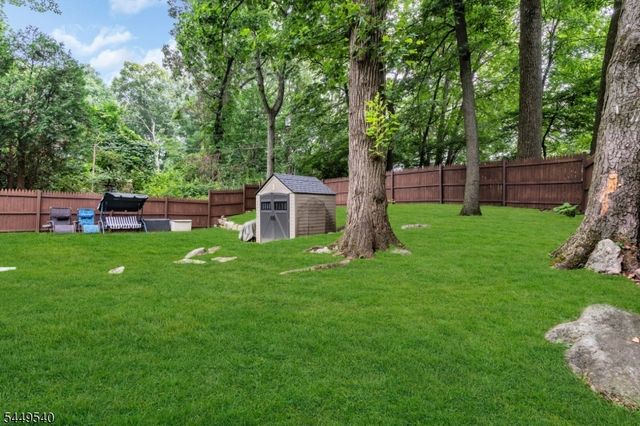 23 Leo Ave, Hopatcong Boro, NJ 07874