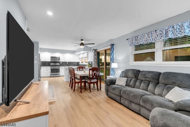 23 Leo Ave, Hopatcong Boro, NJ 07874