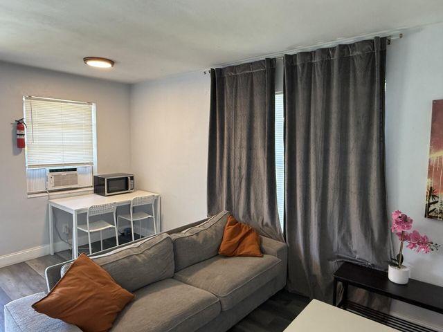 131 E 27th Street 5, Riviera Beach, FL 33404