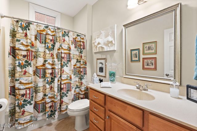 2427 Tradition Cir, Louisville, KY 40245