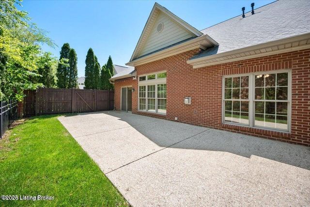 2427 Tradition Cir, Louisville, KY 40245