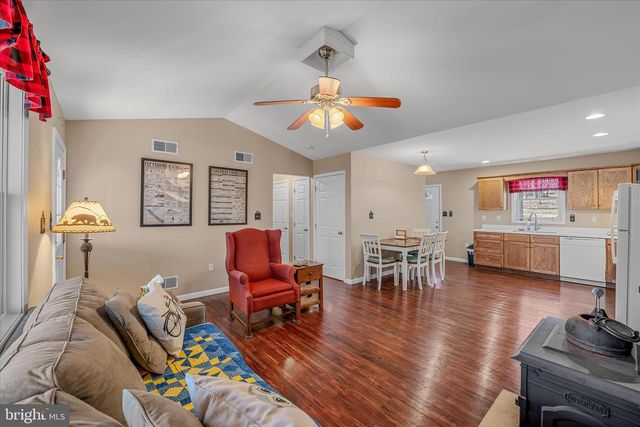 2910 MILO SCHOOL RD, Great Cacapon, WV 25422