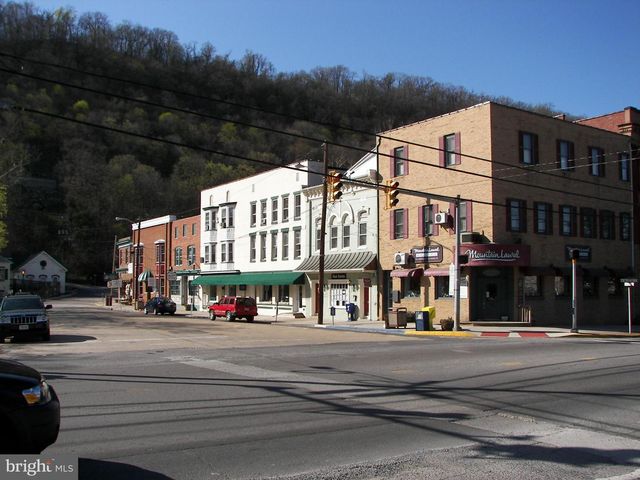 2910 MILO SCHOOL RD, Great Cacapon, WV 25422