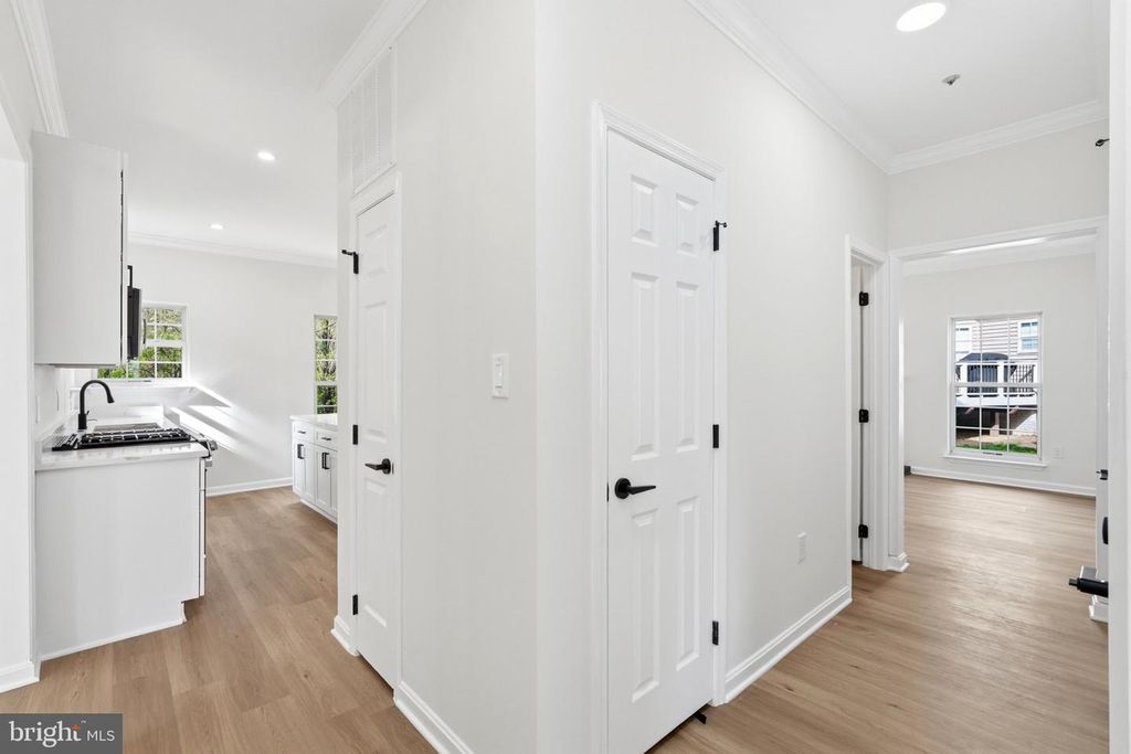 Image 9 of property listing at 10503 BIRDIE LN, Upper Marlboro, MD 20774