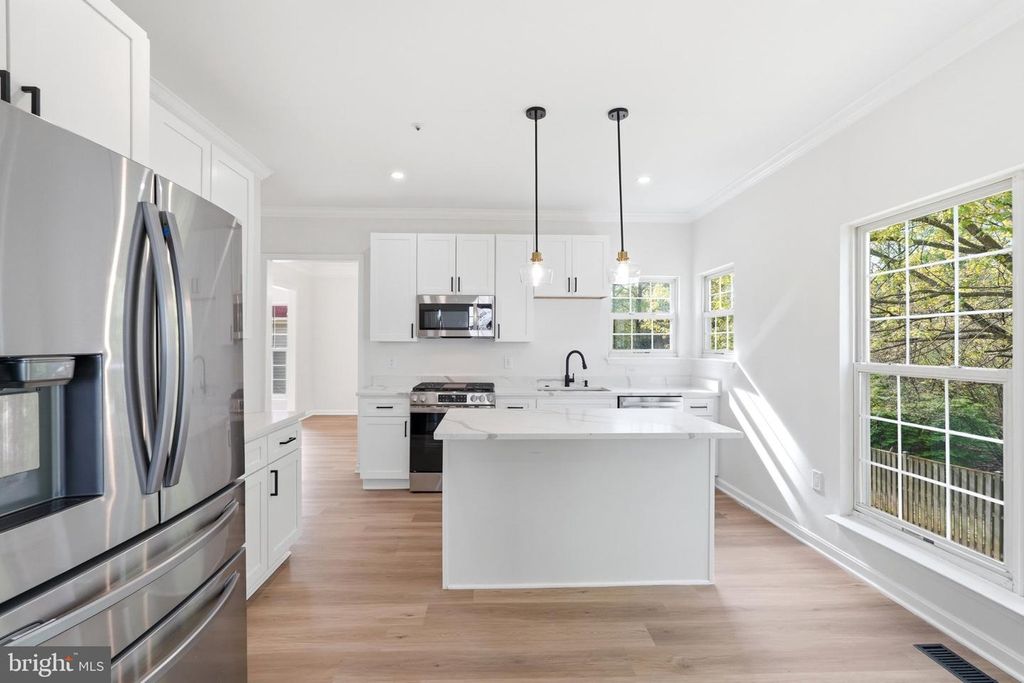 Image 14 of property listing at 10503 BIRDIE LN, Upper Marlboro, MD 20774