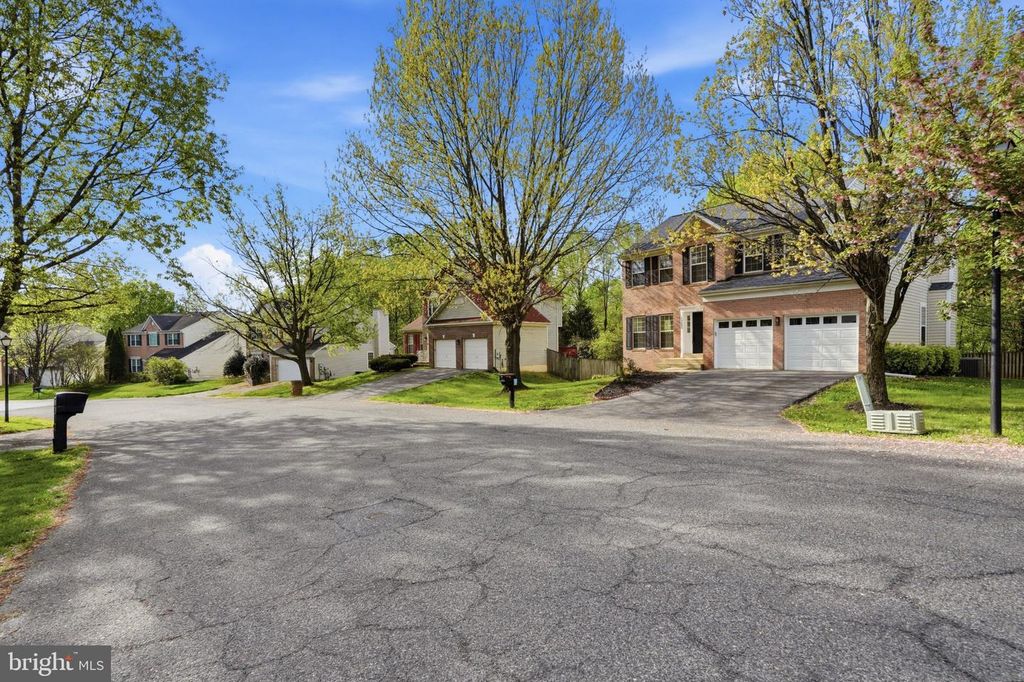 Image 2 of property listing at 10503 BIRDIE LN, Upper Marlboro, MD 20774