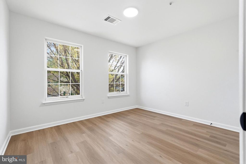 Image 20 of property listing at 10503 BIRDIE LN, Upper Marlboro, MD 20774