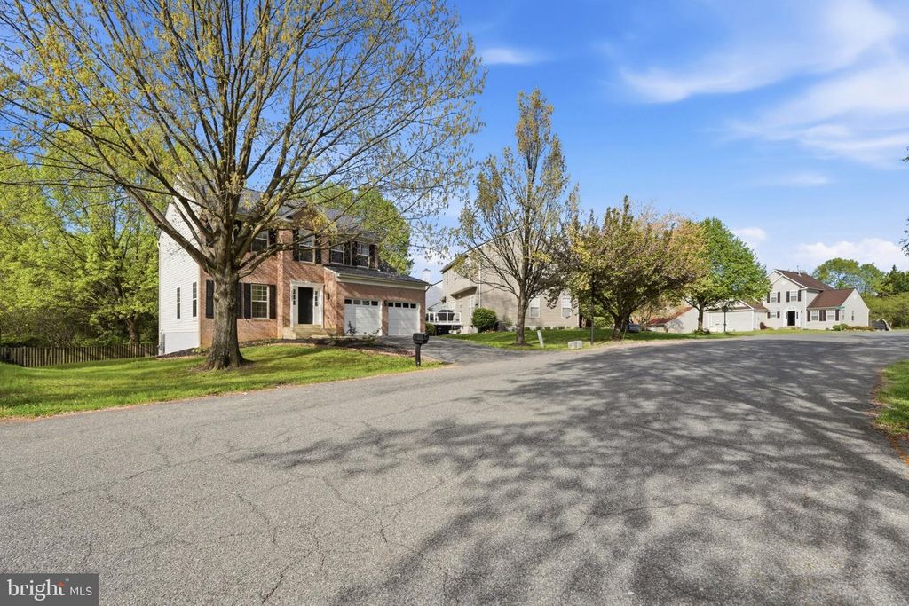 Image 3 of property listing at 10503 BIRDIE LN, Upper Marlboro, MD 20774