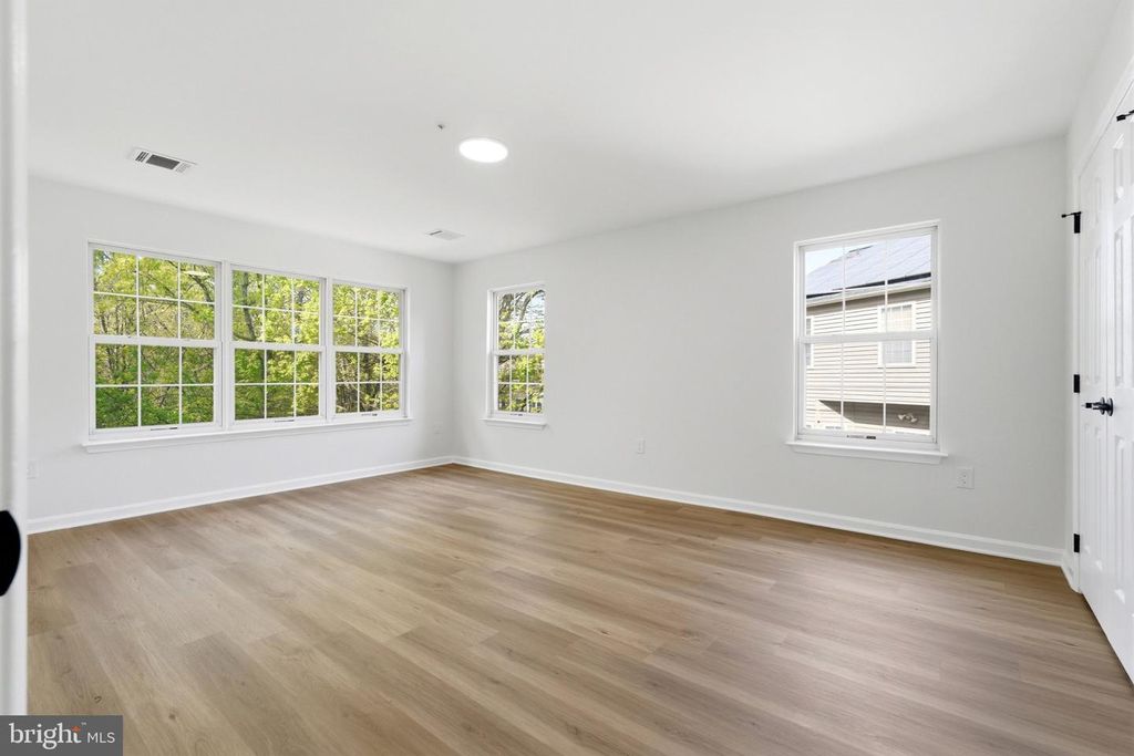 Image 27 of property listing at 10503 BIRDIE LN, Upper Marlboro, MD 20774