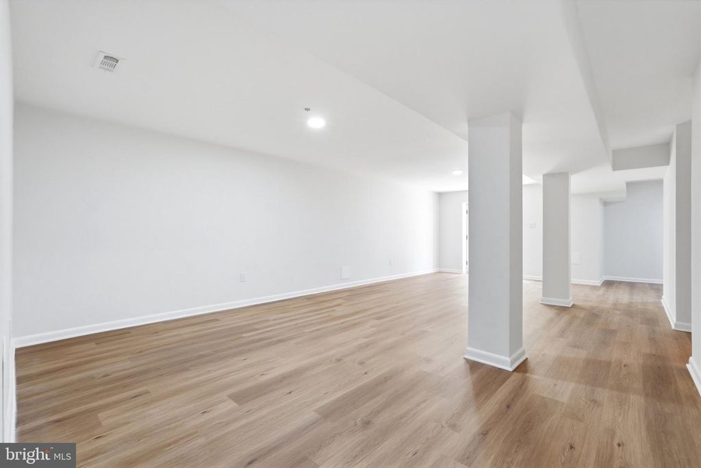 Image 32 of property listing at 10503 BIRDIE LN, Upper Marlboro, MD 20774