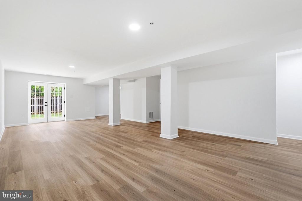 Image 34 of property listing at 10503 BIRDIE LN, Upper Marlboro, MD 20774