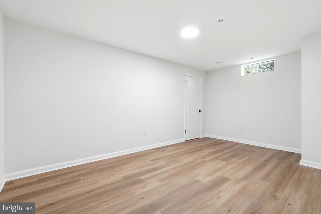 Image 39 of property listing at 10503 BIRDIE LN, Upper Marlboro, MD 20774