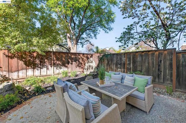 3329 Vermont Pl, Pleasanton, CA 94588