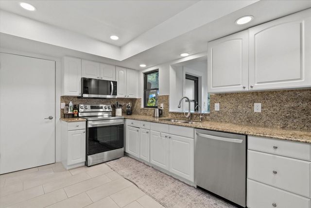 6835 ROXBURY DRIVE, Sarasota, FL 34231