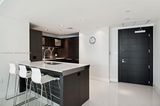 200 Biscayne Boulevard Way 4304, Miami, FL 33131